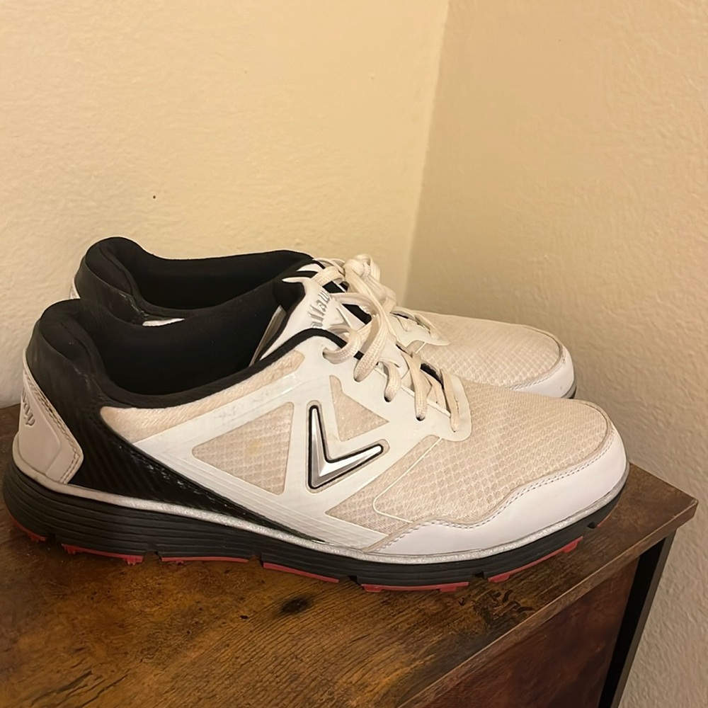 Golf shoes